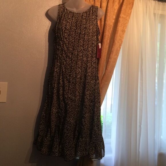 A studio dress - Picture 1 of 4